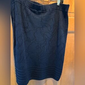 St. John Black Textured Pencil Skirt